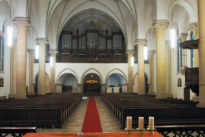 Rückwärtiger Teil des Kirchenschiffes mit Orgel