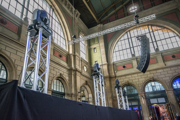 Für die Beschallung der großen Bühne im Züricher Hauptbahnhof sorgten Kling & Freitag
