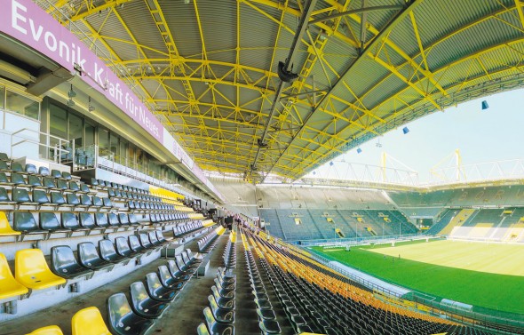 Signal Iduna Park in Dortmund mit RCF Beschallungsanlage