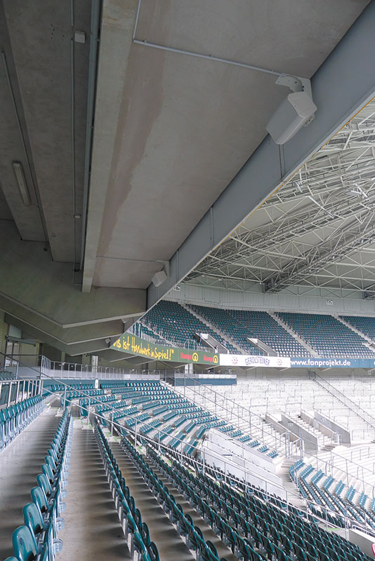 Stadion-Mönchengladbach: Under-Balcony-Lautsprecher